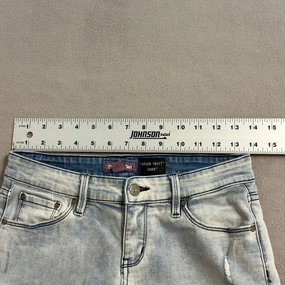 Dickies Girl Taylor Swift 1989 Denim Shorts Fox Patch Light Wash Juniors. Sz 5